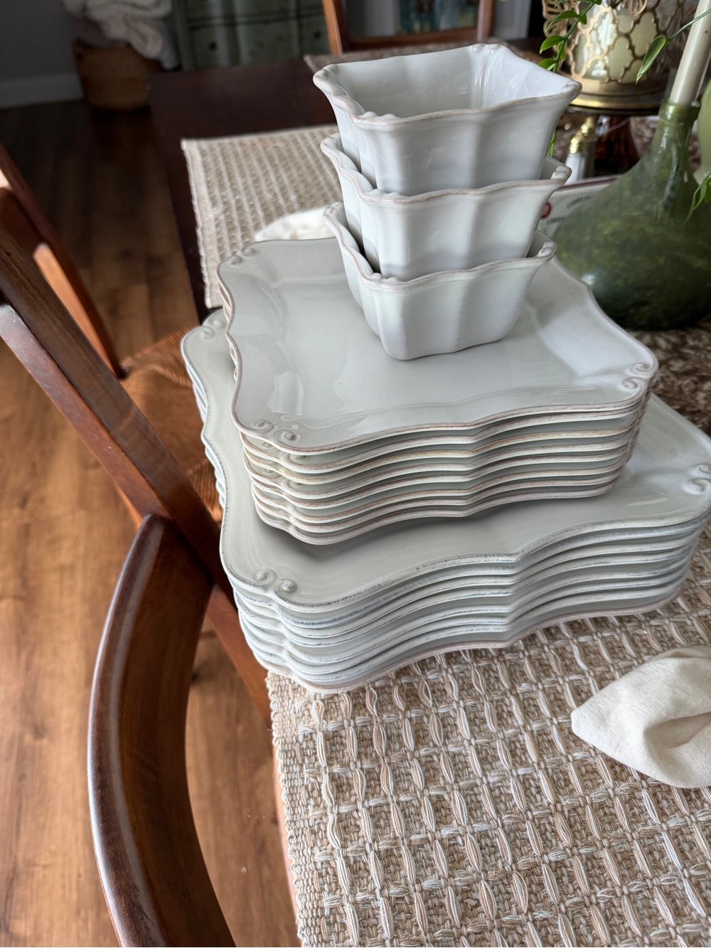Casafina Neutral White Scalloped Stoneware Plate and Bowl Set